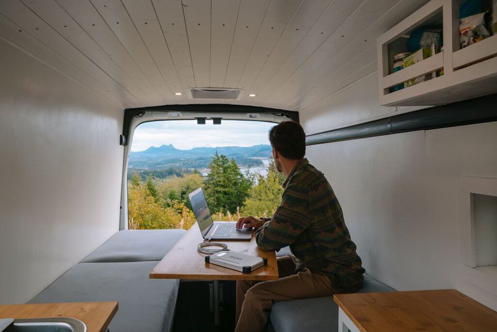 holiday gift guide 2018, usb-c battery, usb-c pd, usb-c power delivery