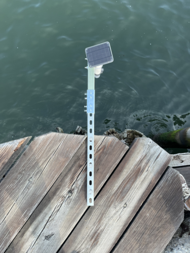 The solar-powered Hohonu gauge installed over the East River