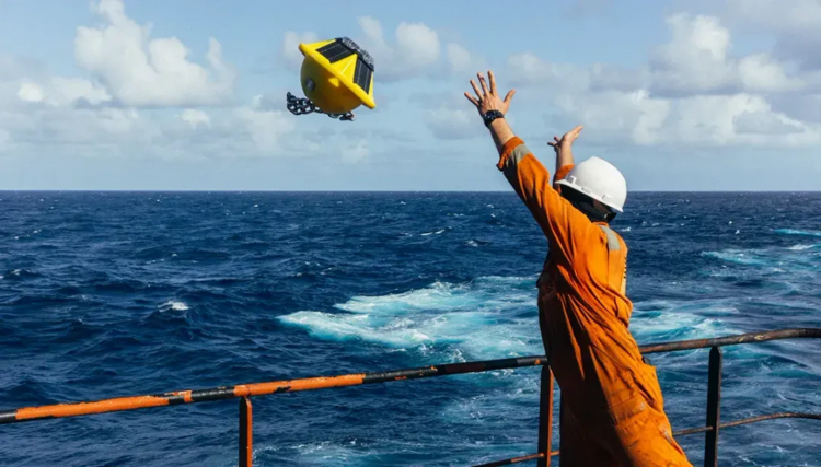 Deploying a solar-powered Sofar Spotter